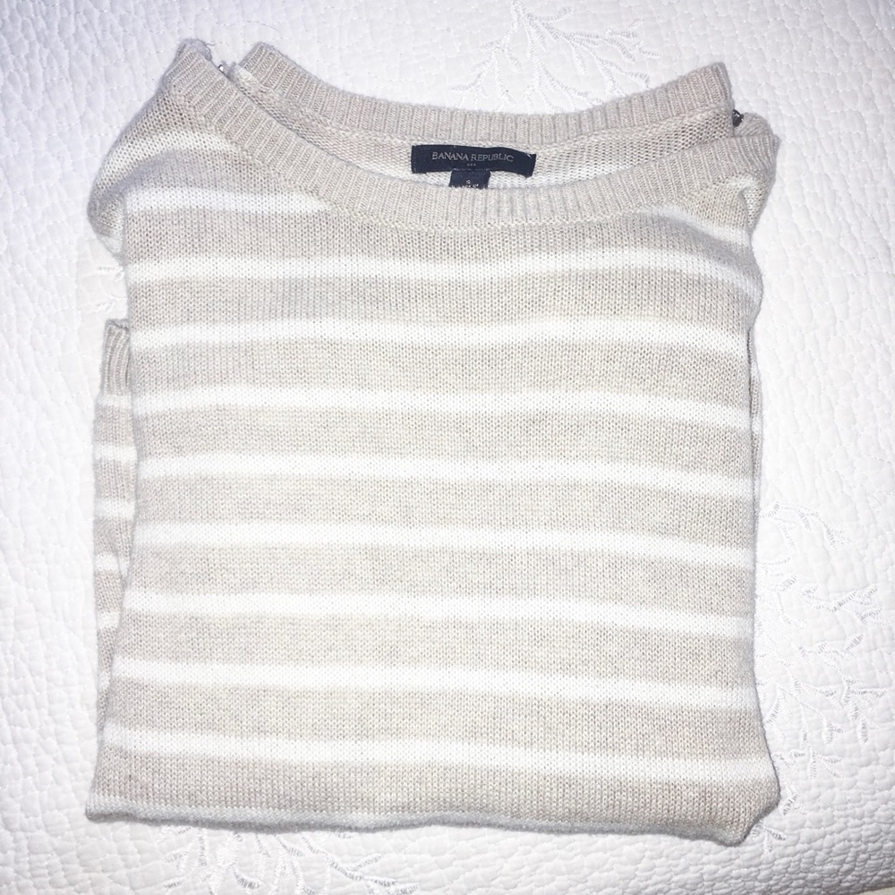 Women’s banana Republic sweater